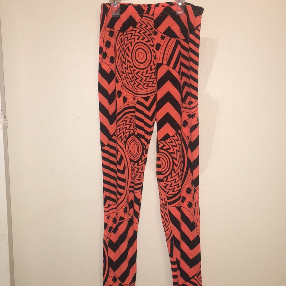 Stretchy orange leggings
